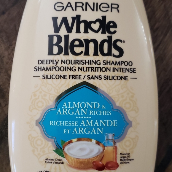 3/$15 😍 GARNIER WHOLE BLENDS SHAMPOO - Picture 2 of 4
